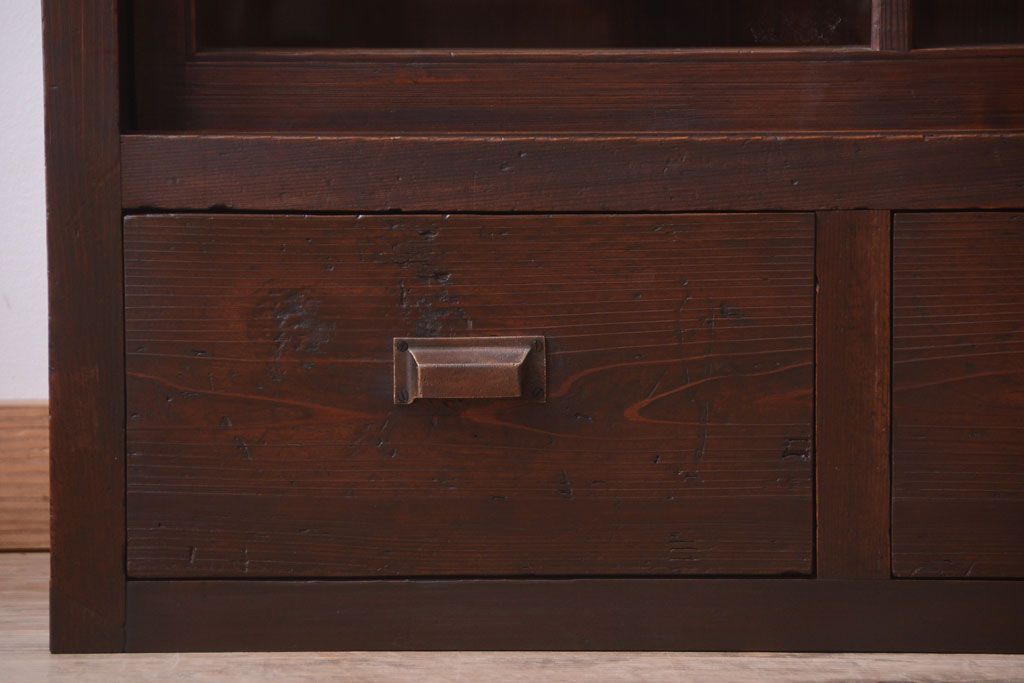 アンティーク家具　古民具・骨董　引き出し4杯付き!和製アンティークの引き戸ローボード(収納棚)