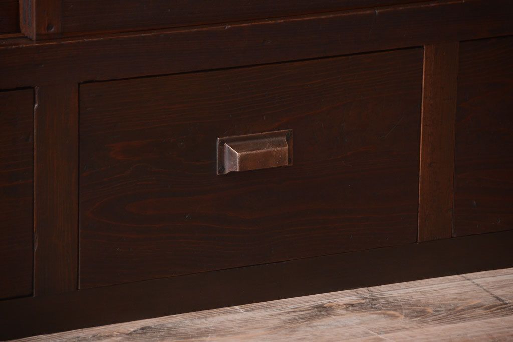 アンティーク家具　古民具・骨董　引き出し4杯付き!和製アンティークの引き戸ローボード(収納棚)