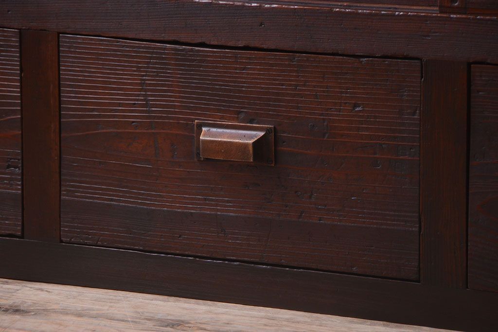 アンティーク家具　古民具・骨董　引き出し4杯付き!和製アンティークの引き戸ローボード(収納棚)