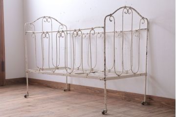 アンティーク家具　イギリスアンティーク　アイアン製フォールディングベビーベッド(2)