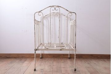 アンティーク家具　イギリスアンティーク　アイアン製フォールディングベビーベッド(2)
