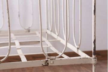 アンティーク家具　イギリスアンティーク　アイアン製フォールディングベビーベッド(2)