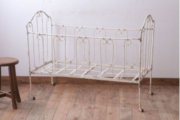 アンティーク家具　イギリスアンティーク　アイアン製フォールディングベビーベッド(2)