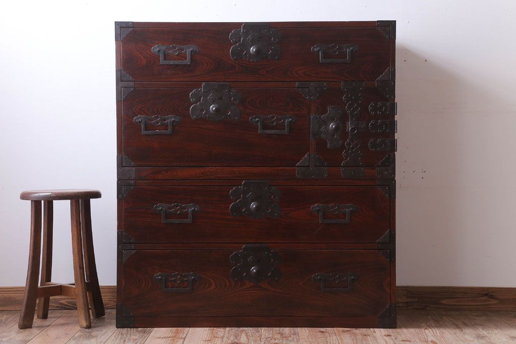 アンティーク家具　古民具・骨董　明治期　前面欅材の二段重ね庄内箪笥(衣装箪笥)