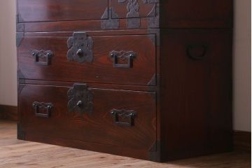 アンティーク家具　古民具・骨董　明治期　前面欅材の二段重ね庄内箪笥(衣装箪笥)