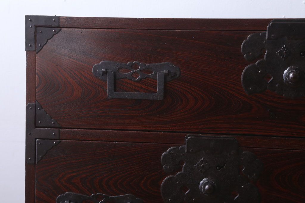 アンティーク家具　古民具・骨董　明治期　前面欅材の二段重ね庄内箪笥(衣装箪笥)