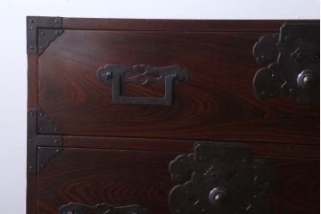 アンティーク家具　古民具・骨董　明治期　前面欅材の二段重ね庄内箪笥(衣装箪笥)