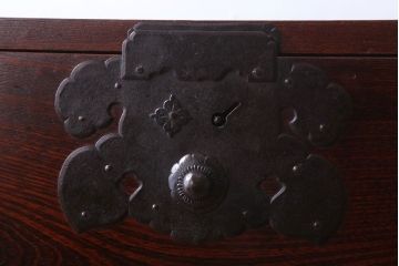 アンティーク家具　古民具・骨董　明治期　前面欅材の二段重ね庄内箪笥(衣装箪笥)