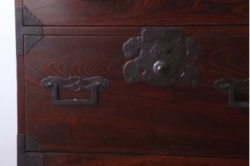 アンティーク家具　古民具・骨董　明治期　前面欅材の二段重ね庄内箪笥(衣装箪笥)