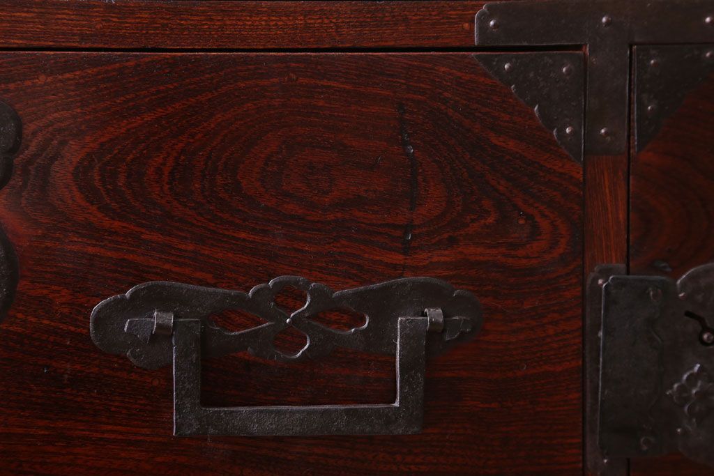 アンティーク家具　古民具・骨董　明治期　前面欅材の二段重ね庄内箪笥(衣装箪笥)