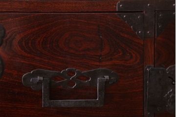 アンティーク家具　古民具・骨董　明治期　前面欅材の二段重ね庄内箪笥(衣装箪笥)