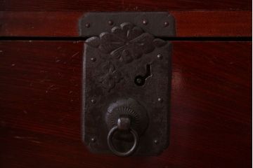 アンティーク家具　古民具・骨董　明治期　前面欅材の二段重ね庄内箪笥(衣装箪笥)