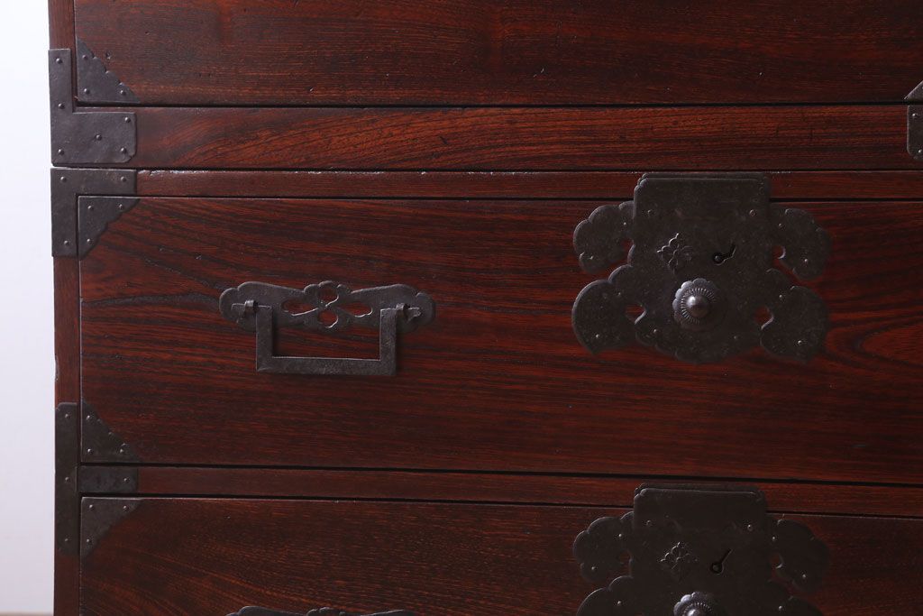 アンティーク家具　古民具・骨董　明治期　前面欅材の二段重ね庄内箪笥(衣装箪笥)