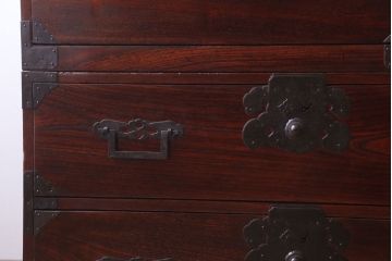 アンティーク家具　古民具・骨董　明治期　前面欅材の二段重ね庄内箪笥(衣装箪笥)