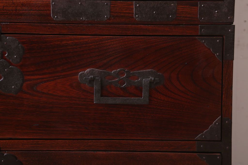 アンティーク家具　古民具・骨董　明治期　前面欅材の二段重ね庄内箪笥(衣装箪笥)