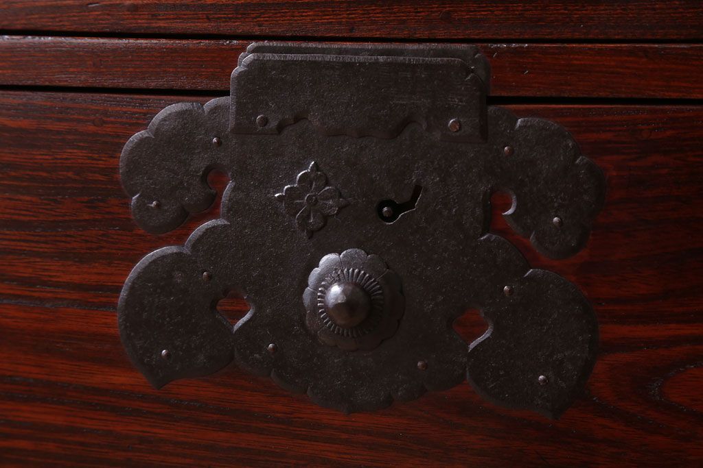 アンティーク家具　古民具・骨董　明治期　前面欅材の二段重ね庄内箪笥(衣装箪笥)