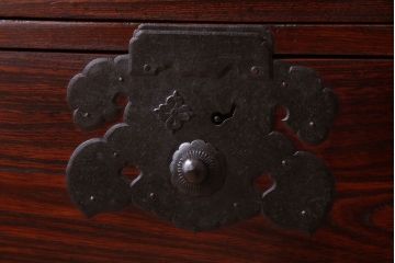 アンティーク家具　古民具・骨董　明治期　前面欅材の二段重ね庄内箪笥(衣装箪笥)