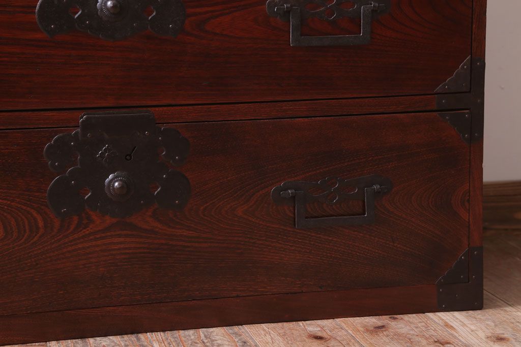 アンティーク家具　古民具・骨董　明治期　前面欅材の二段重ね庄内箪笥(衣装箪笥)