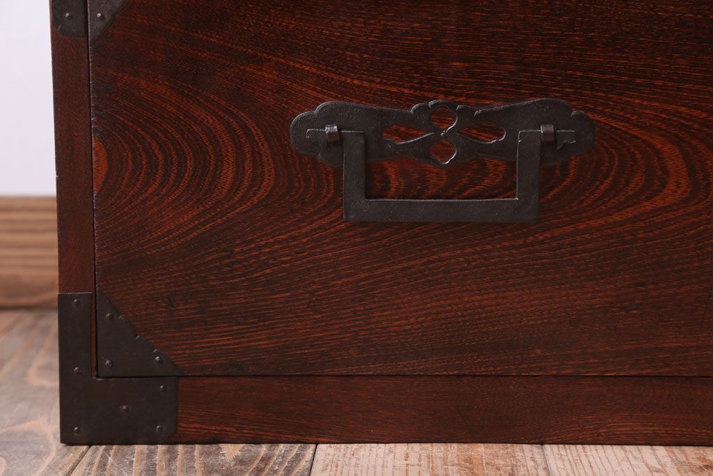 アンティーク家具　古民具・骨董　明治期　前面欅材の二段重ね庄内箪笥(衣装箪笥)