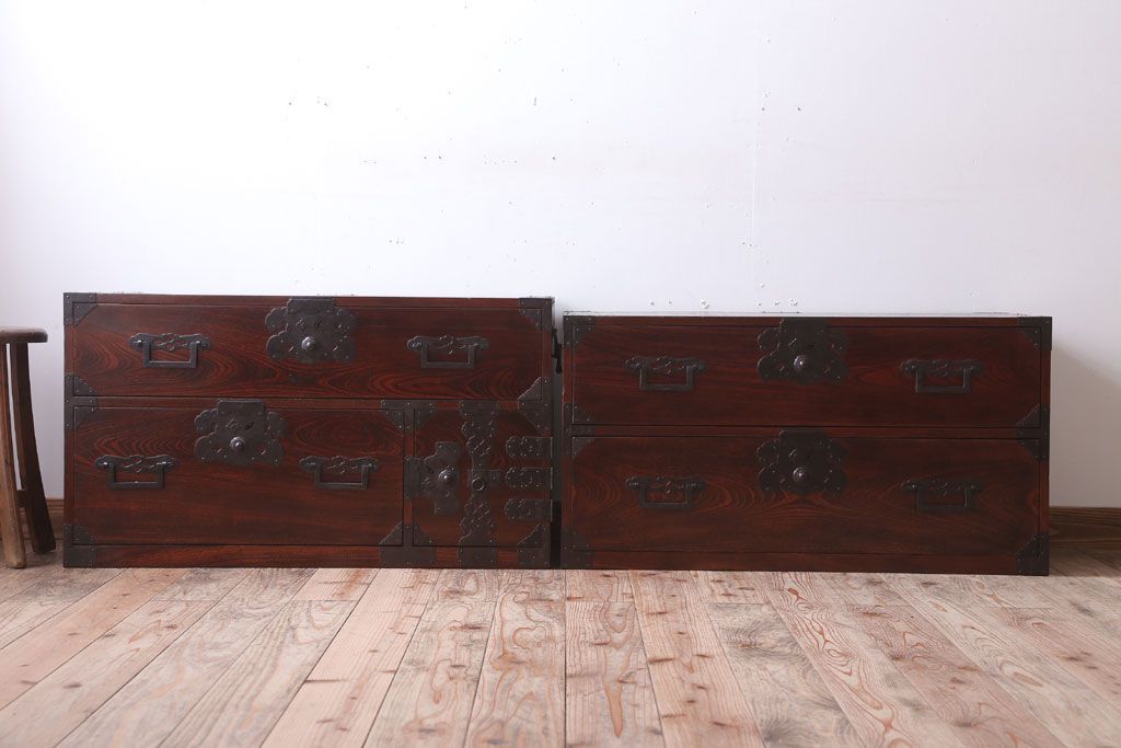 アンティーク家具　古民具・骨董　明治期　前面欅材の二段重ね庄内箪笥(衣装箪笥)