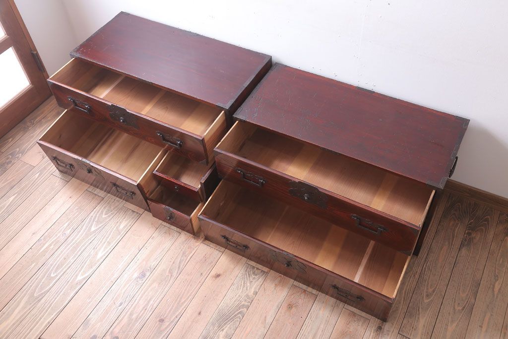 アンティーク家具　古民具・骨董　明治期　前面欅材の二段重ね庄内箪笥(衣装箪笥)