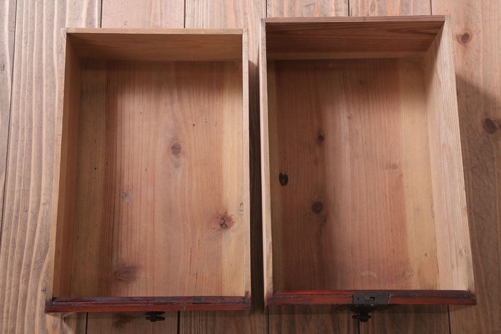 アンティーク家具　古民具・骨董　明治期　前面欅材の二段重ね庄内箪笥(衣装箪笥)