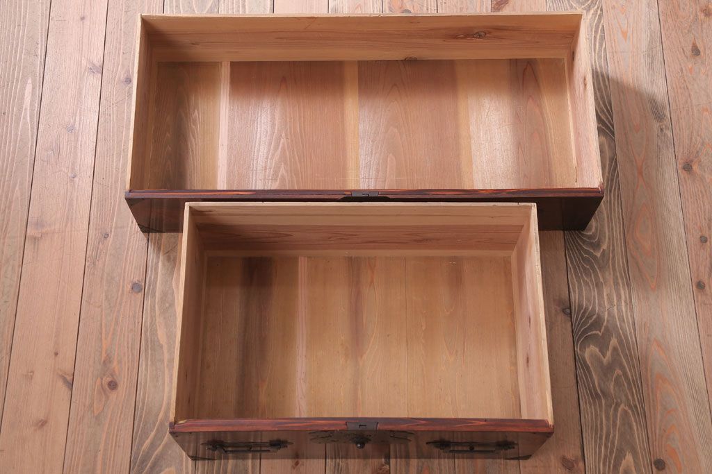 アンティーク家具　古民具・骨董　明治期　前面欅材の二段重ね庄内箪笥(衣装箪笥)