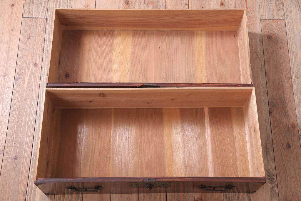 アンティーク家具　古民具・骨董　明治期　前面欅材の二段重ね庄内箪笥(衣装箪笥)