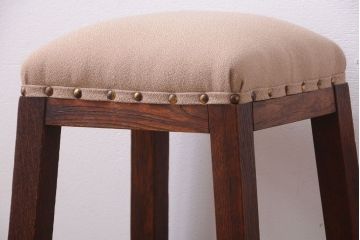 レトロ家具　アンティーク　古い木のレトロなクッション座面角スツール(2)