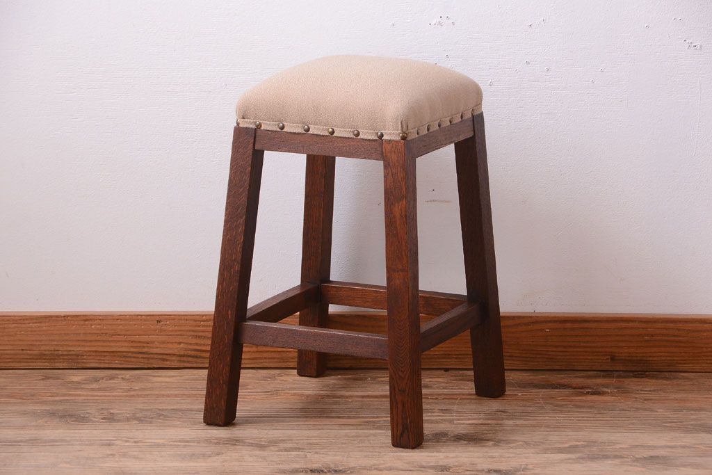 レトロ家具　アンティーク　古い木のレトロなクッション座面角スツール(2)