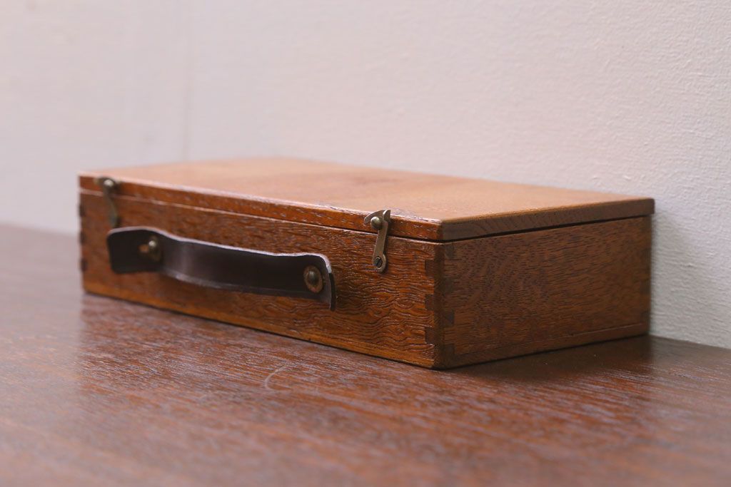 アンティーク雑貨　アンティーク　古い木製の小さな収納ケース(2)