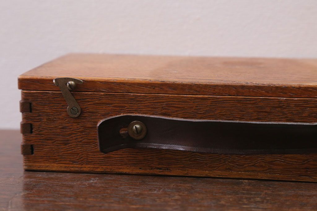 アンティーク雑貨　アンティーク　古い木製の小さな収納ケース(2)