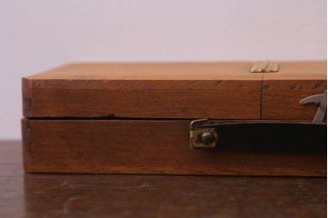アンティーク雑貨　アンティーク　古い木製の小さな収納ケース(3)