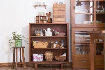 アンティーク家具　和製アンティーク　シンプルな古い木の脚付きオープンラック(棚)