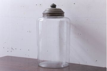 アンティーク雑貨　昭和レトロ　蓋付きのアンティークガラス瓶(ビン)(2)