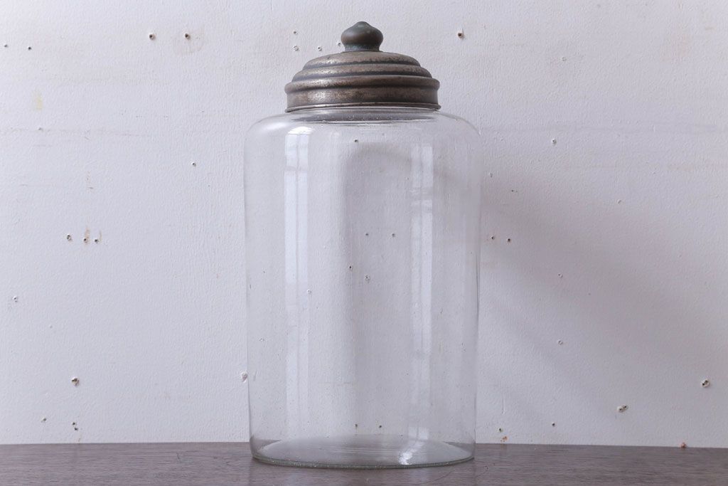 アンティーク雑貨　昭和レトロ　蓋付きのアンティークガラス瓶(ビン)(2)