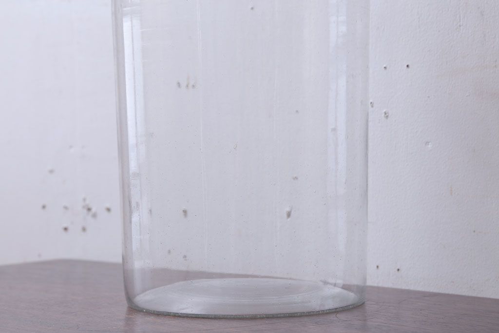 アンティーク雑貨　昭和レトロ　蓋付きのアンティークガラス瓶(ビン)(2)