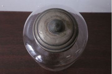 アンティーク雑貨　昭和レトロ　蓋付きのアンティークガラス瓶(ビン)(2)