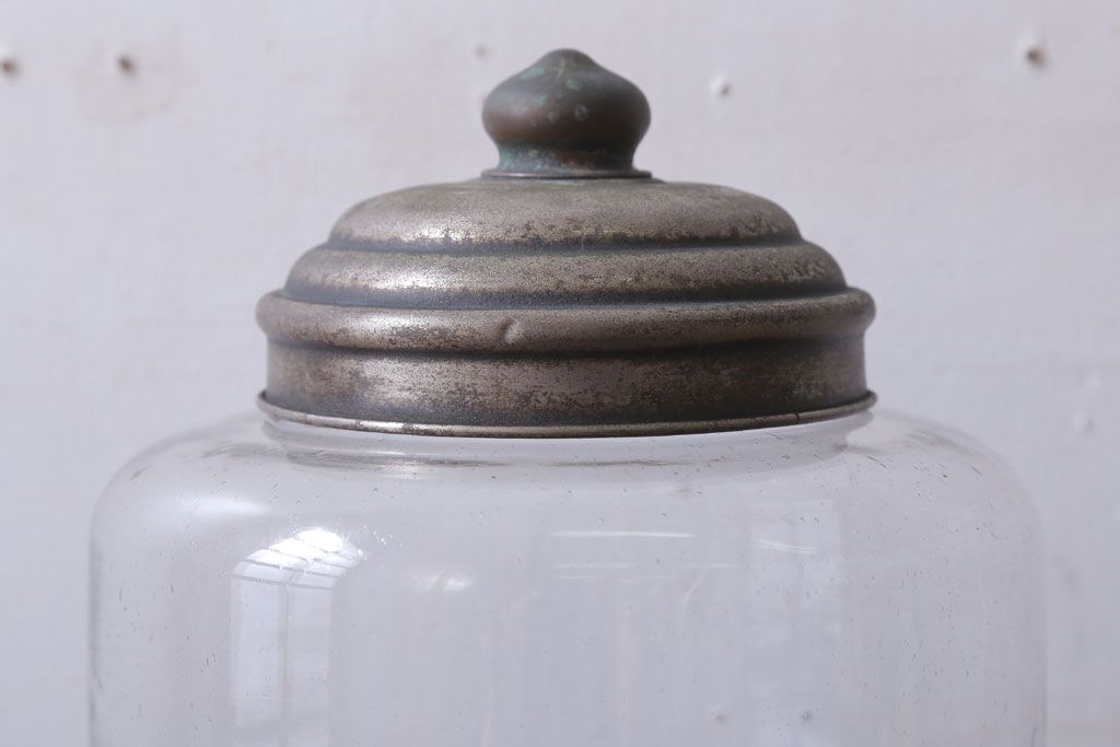アンティーク雑貨　昭和レトロ　蓋付きのアンティークガラス瓶(ビン)(2)