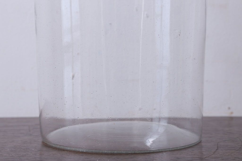 アンティーク雑貨　昭和レトロ　蓋付きのアンティークガラス瓶(ビン)(2)