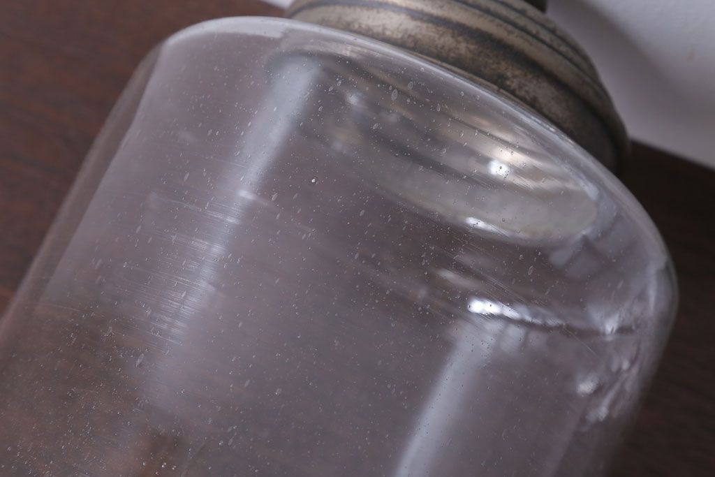 アンティーク雑貨　昭和レトロ　蓋付きのアンティークガラス瓶(ビン)(2)