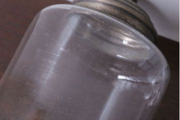 アンティーク雑貨　昭和レトロ　蓋付きのアンティークガラス瓶(ビン)(2)