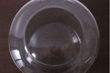 アンティーク雑貨　昭和レトロ　蓋付きのアンティークガラス瓶(ビン)(2)