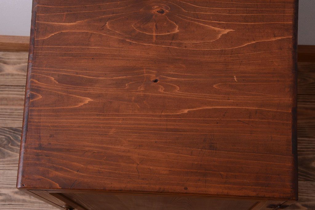 レトロ家具　昭和レトロ　古い木製の小ぶりなアンティーク収納棚(収納箱)