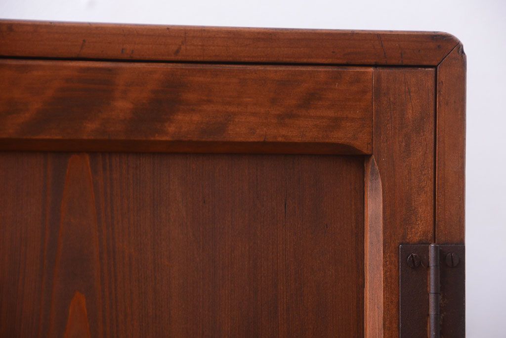 レトロ家具　昭和レトロ　古い木製の小ぶりなアンティーク収納棚(収納箱)