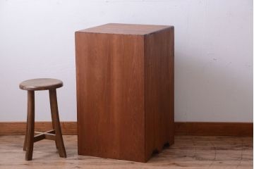 レトロ家具　昭和レトロ　古い木製の小ぶりなアンティーク収納棚(収納箱)