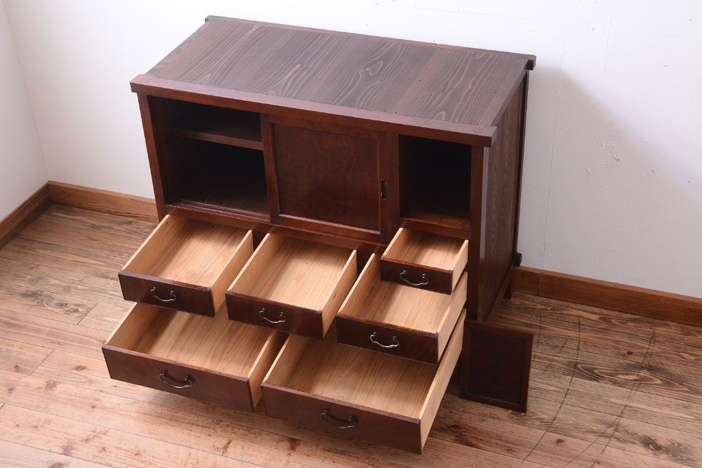 アンティーク家具　古民具・骨董　前面欅玉杢材!脚付き収納棚(キャビネット)