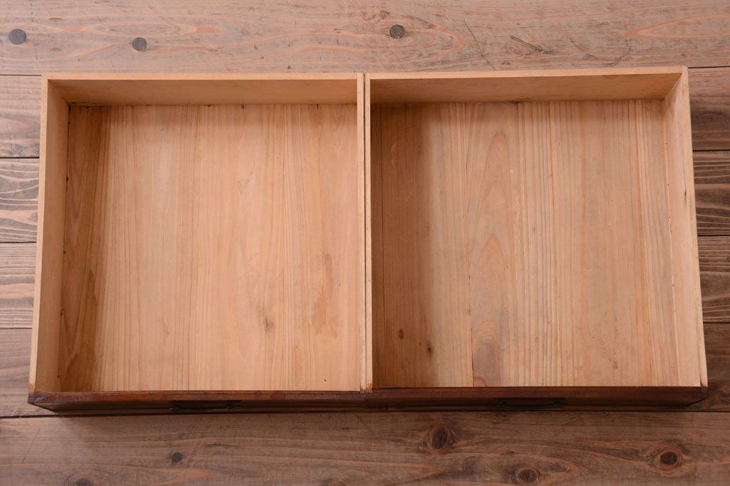 アンティーク家具　古民具・骨董　前面欅玉杢材!脚付き収納棚(キャビネット)