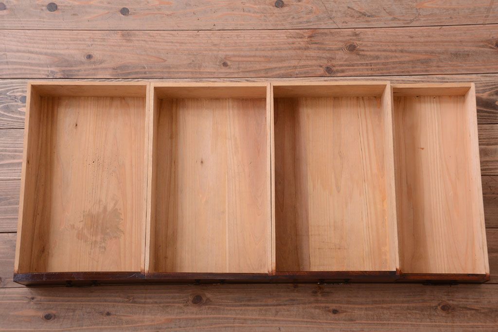 アンティーク家具　古民具・骨董　前面欅玉杢材!脚付き収納棚(キャビネット)