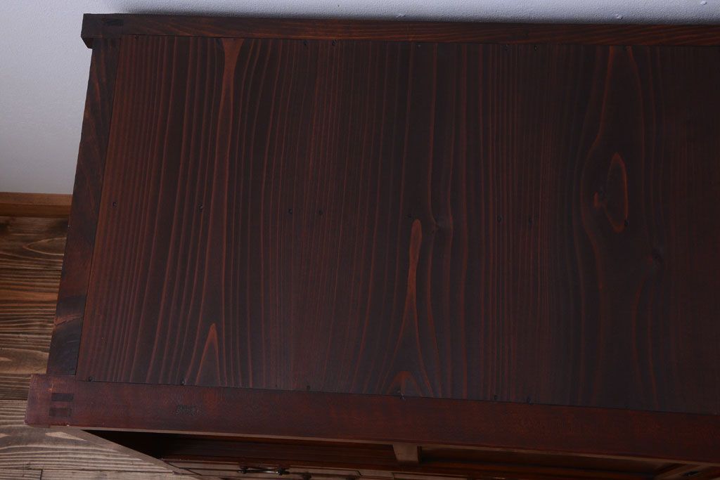 アンティーク家具　古民具・骨董　前面欅玉杢材!脚付き収納棚(キャビネット)